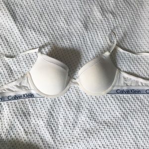 NWOT CALVIN KLEIN white padded underwire bra 34A